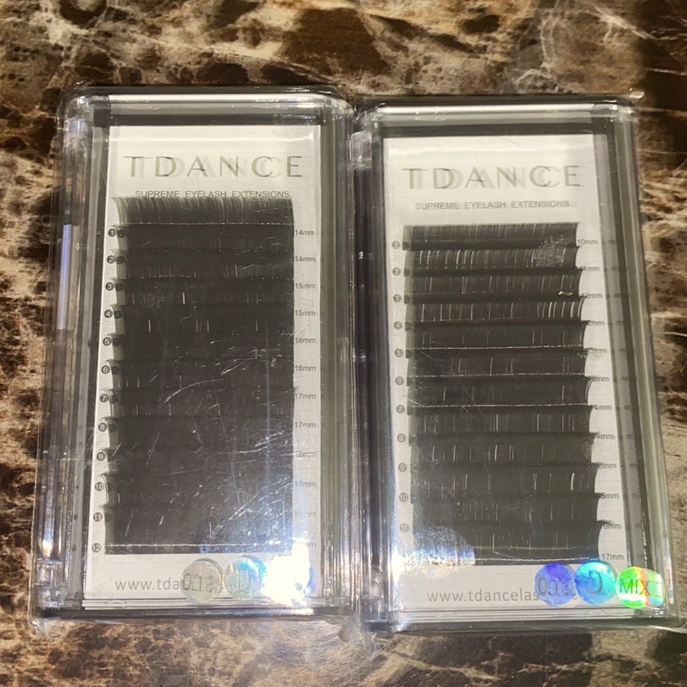 T dance eyelash extension fans 
measurements 0.18 D Mix